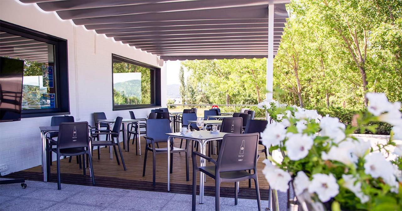 Hostal Restaurante Cuatro Caminos Cubillos del Sil Exterior photo